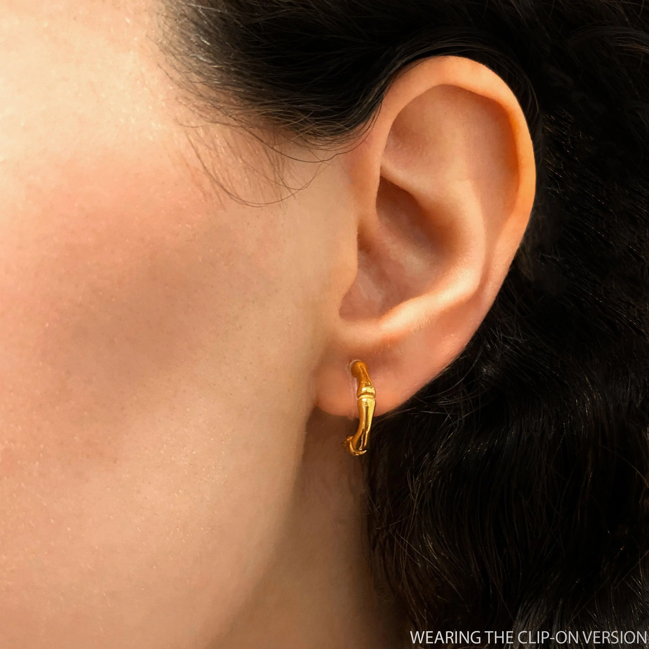 BAMBOO HUGGIE HOOP EARRINGS IN GOLD