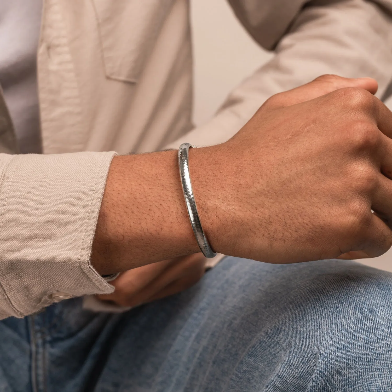 Men's 6mm Hinged Hammered Nomad Bangle