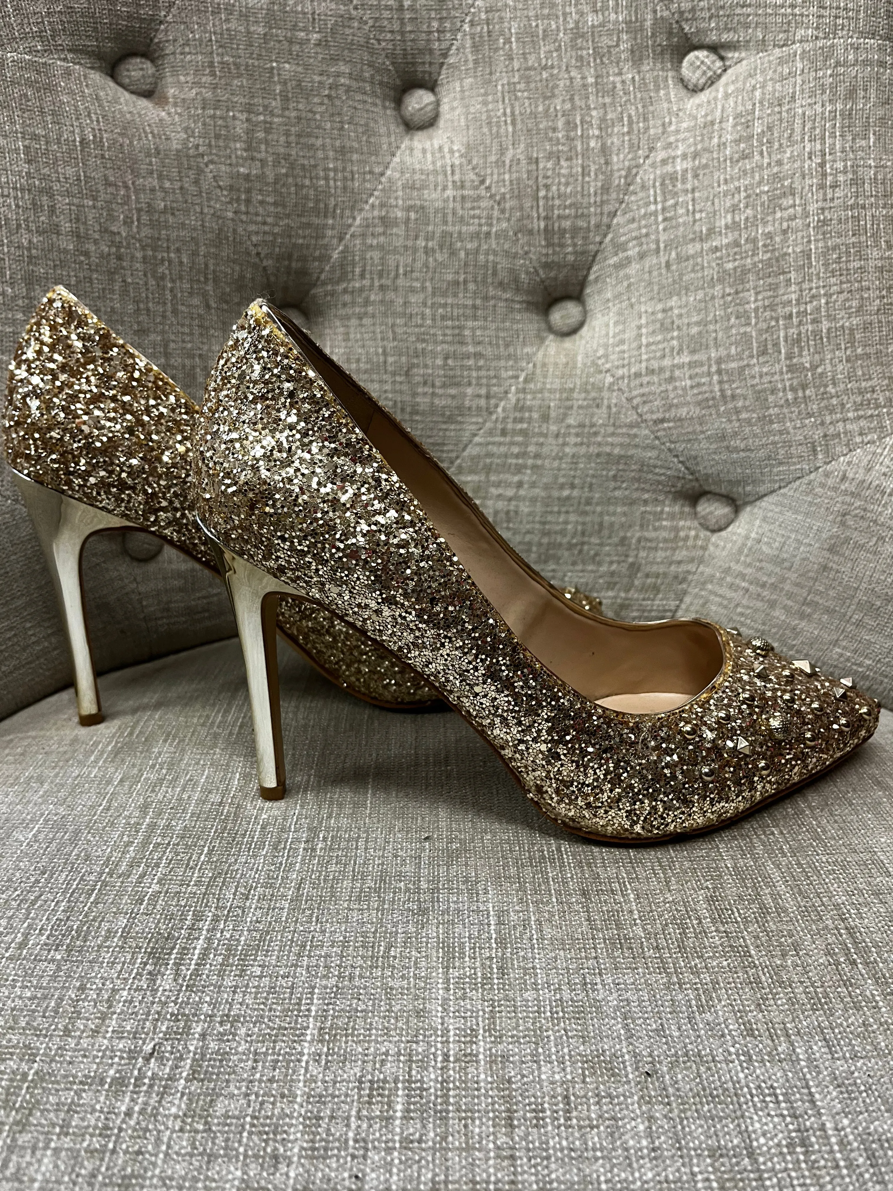 Nine West Gold Glitter Pumps (Size 9)